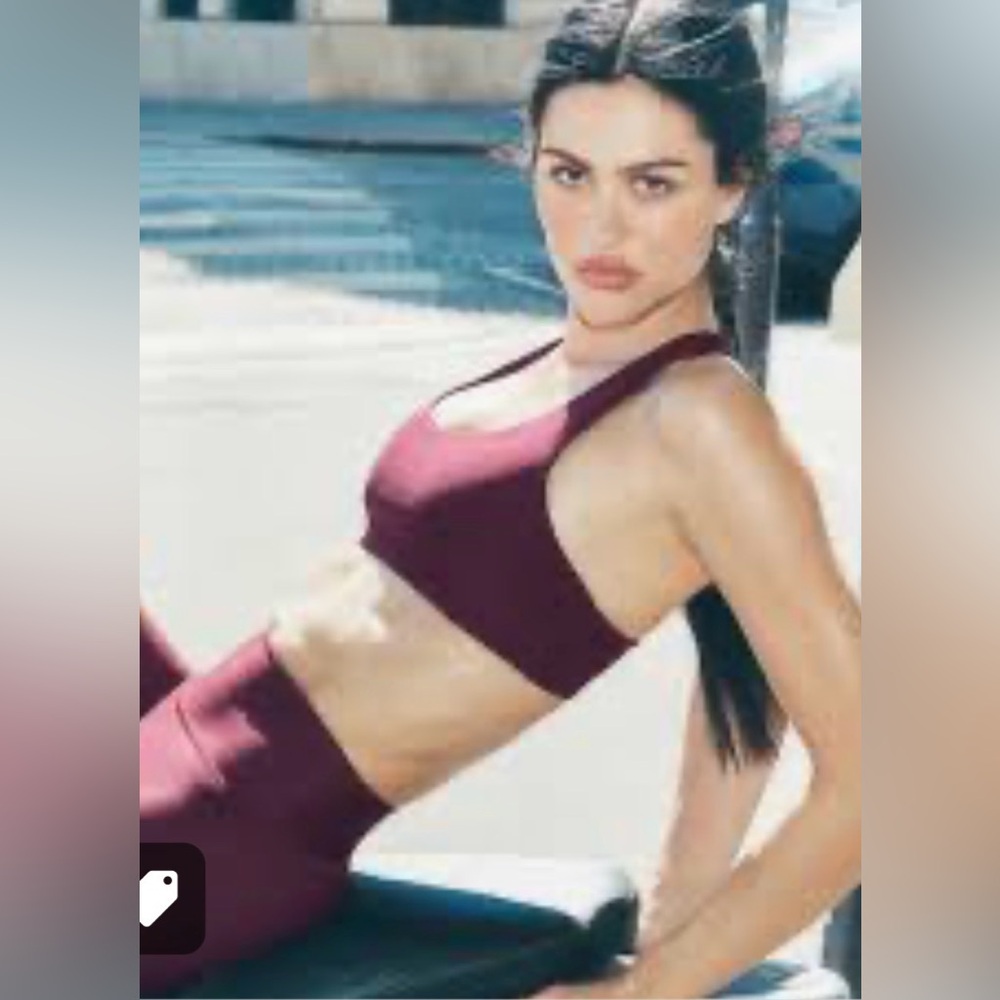 ALO airlift set in burgundy w/ 7/8” leggings